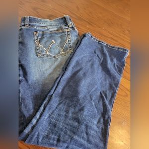 WRANGLER- boot cut jean.